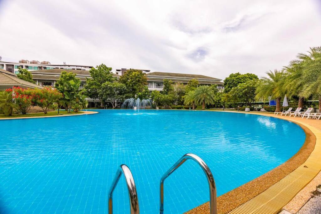 4 Bedroom Townhouse In Great Location! หัวหิน ภายนอก รูปภาพ