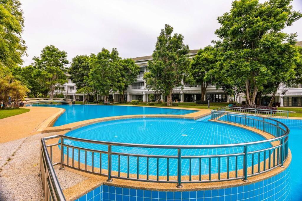4 Bedroom Townhouse In Great Location! หัวหิน ภายนอก รูปภาพ