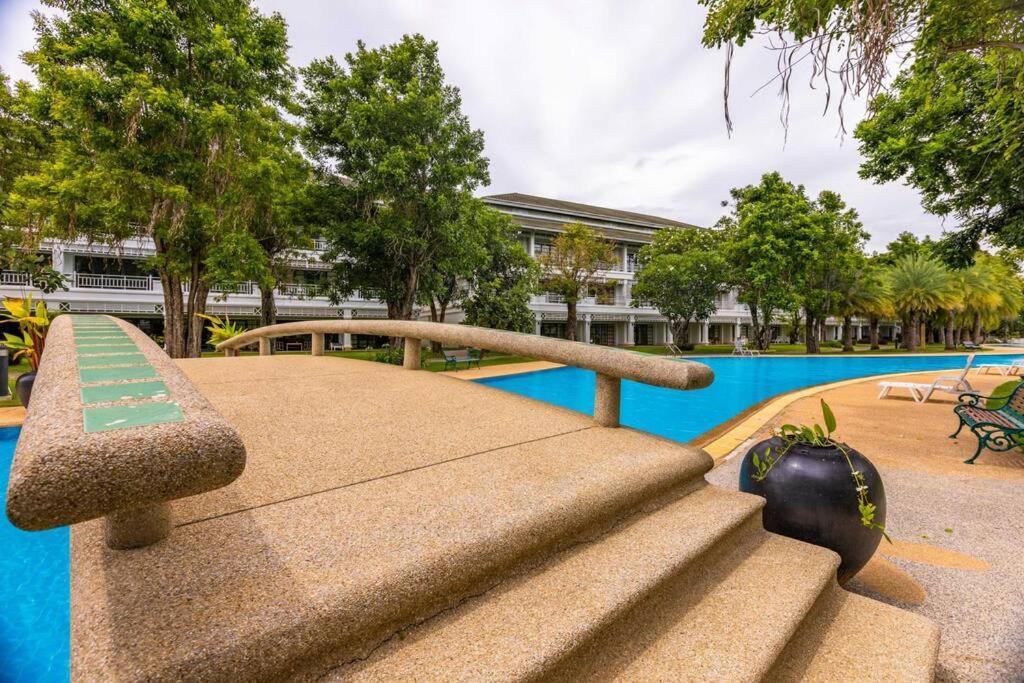 4 Bedroom Townhouse In Great Location! หัวหิน ภายนอก รูปภาพ