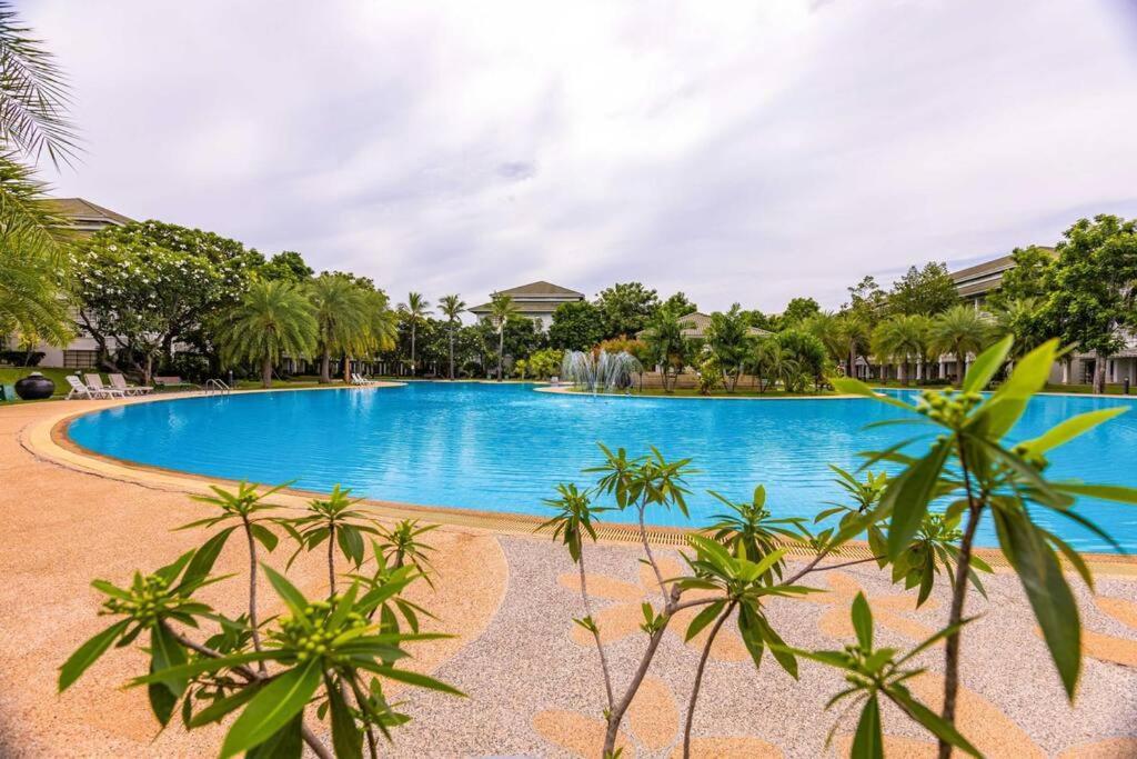 4 Bedroom Townhouse In Great Location! หัวหิน ภายนอก รูปภาพ