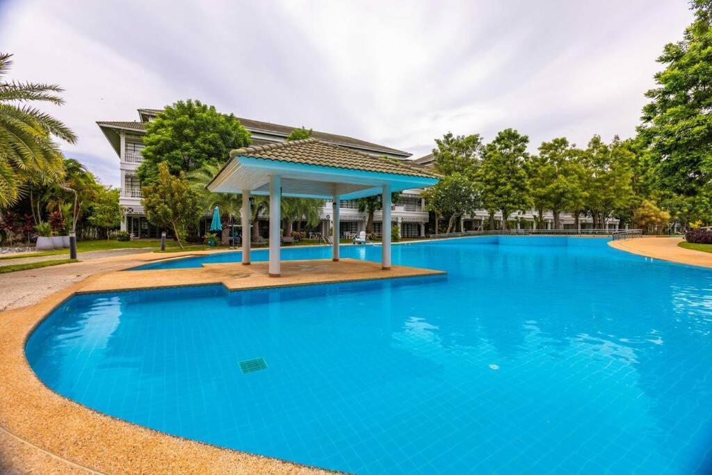4 Bedroom Townhouse In Great Location! หัวหิน ภายนอก รูปภาพ