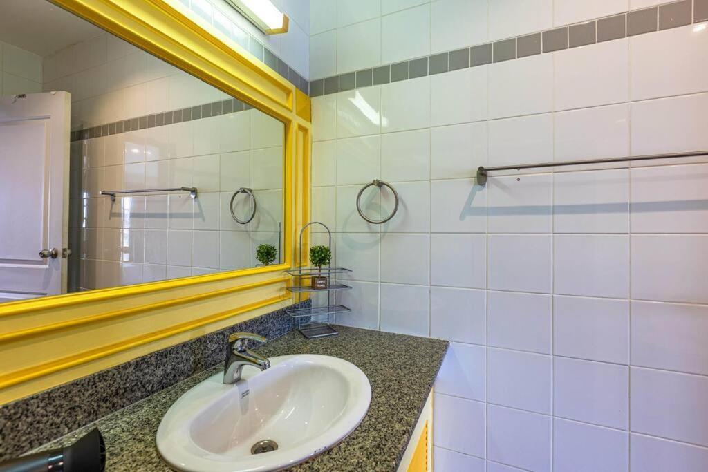 4 Bedroom Townhouse In Great Location! หัวหิน ภายนอก รูปภาพ